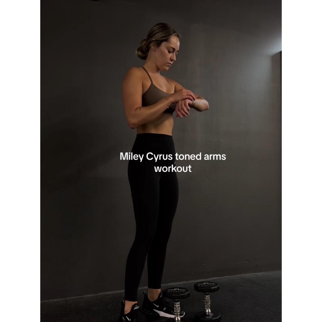 Miley Cyrus Toned arms 2