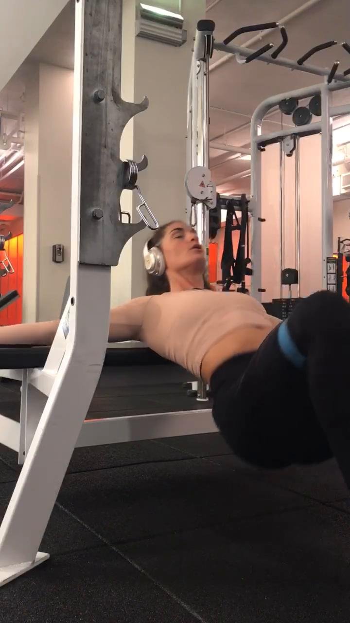 Leg day with a TWIST! Heavy lifts, compounds, and plyos all in one! Get ready to sweat!
🍑💦💦💪🏽💪🏽