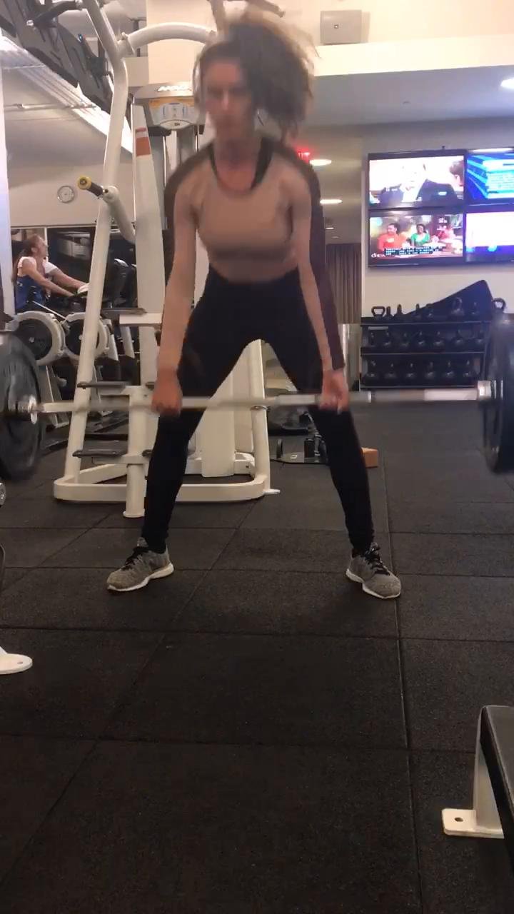 Leg day with a TWIST! Heavy lifts, compounds, and plyos all in one! Get ready to sweat!
🍑💦💦💪🏽💪🏽