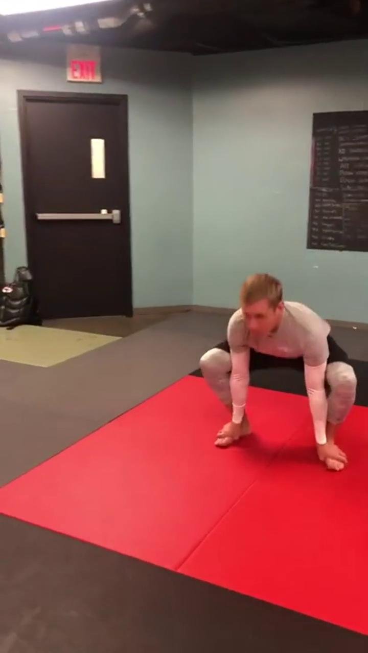 ARROW RESISTANCE BAND WORKOUT
