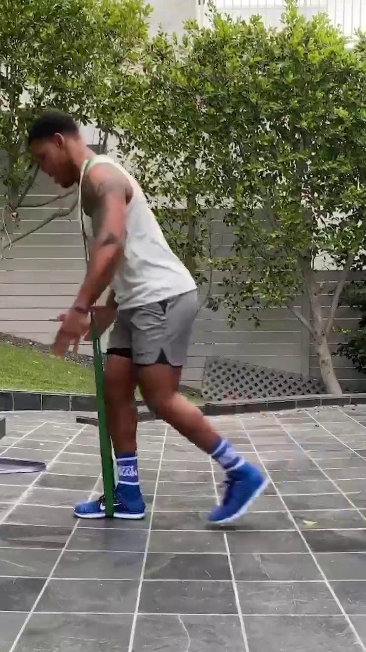 Full-body: Bands, dumbbell & cable