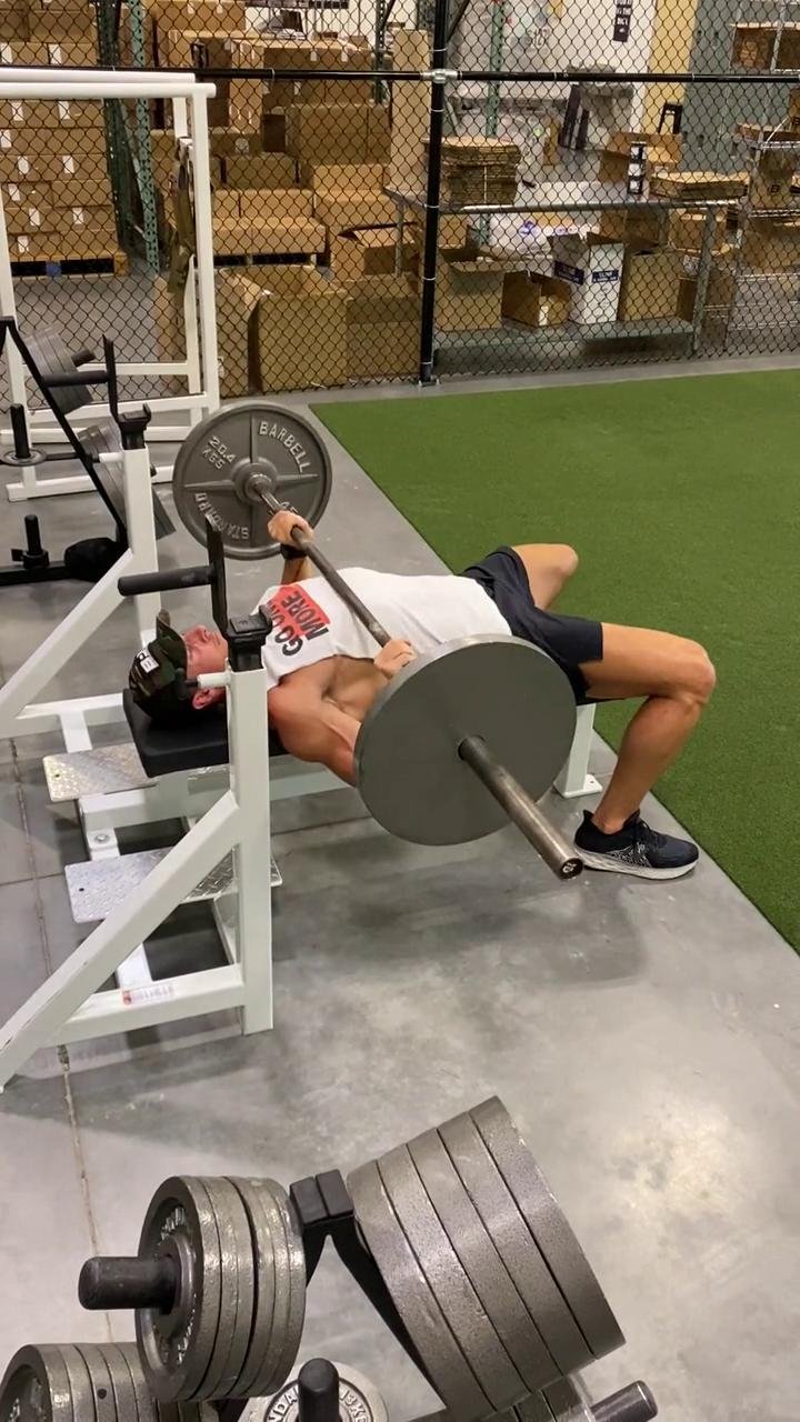 - Easy Run + Bench Press Focus (PUSH)