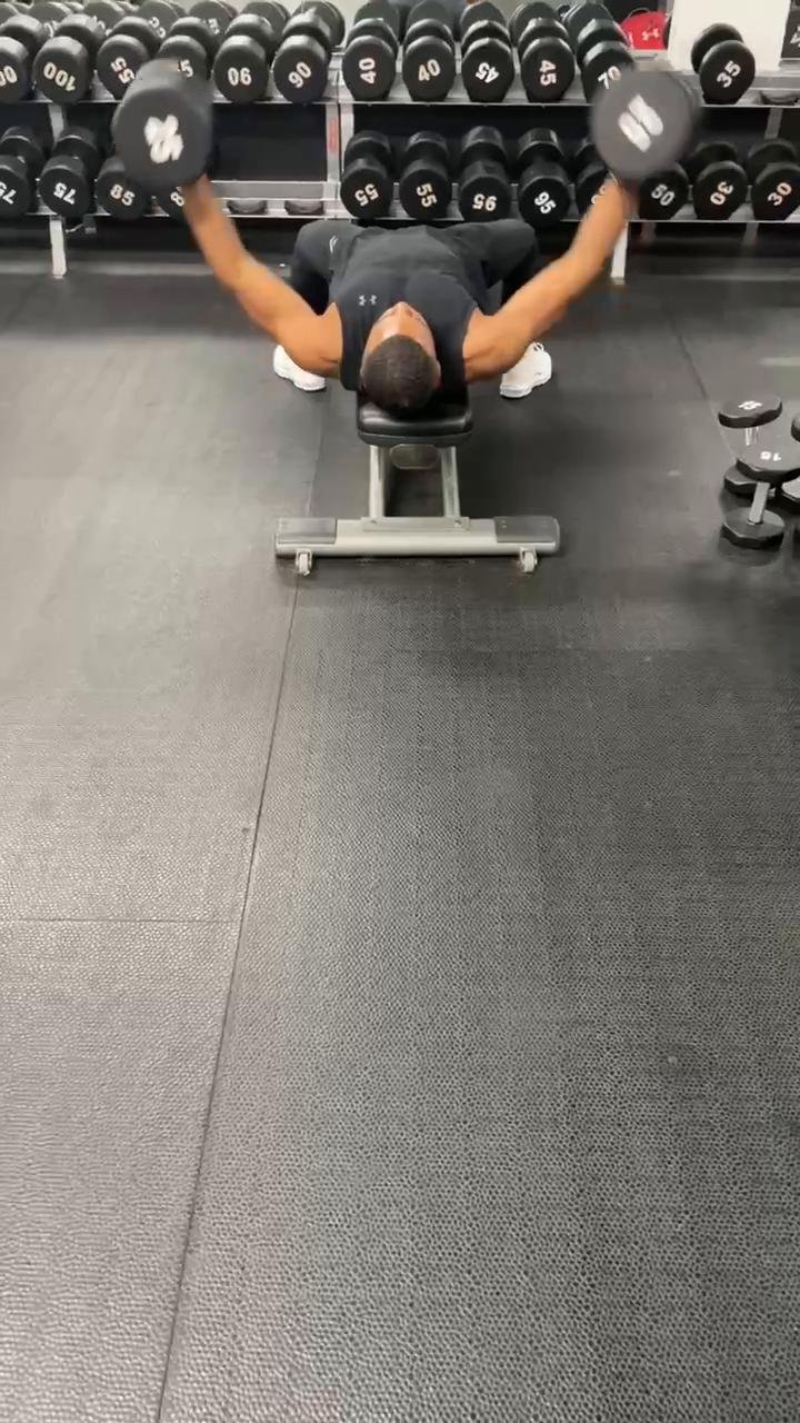 Day 4 // Shoulders, Chest, Triceps & Abs