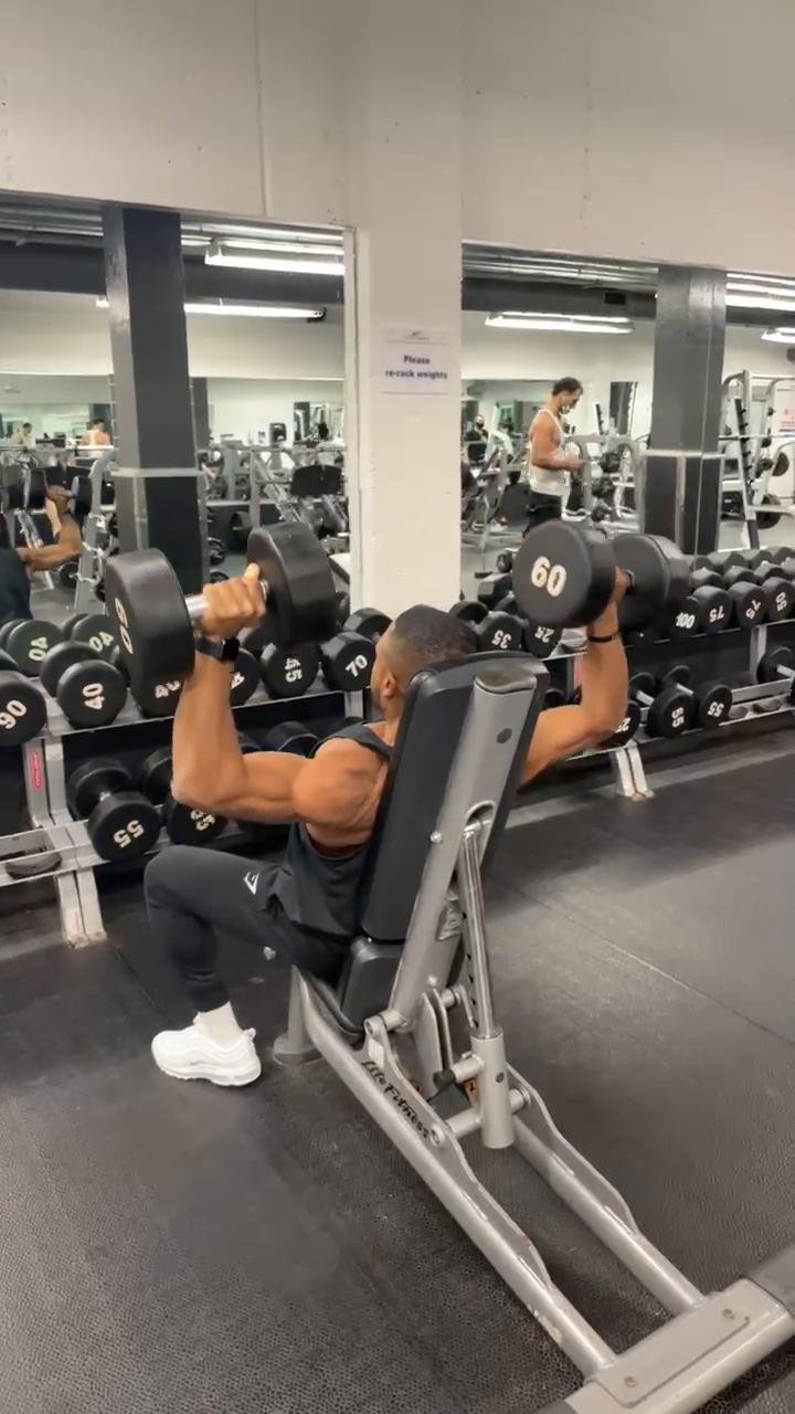 Day 4 // Shoulders, Chest, Triceps & Abs