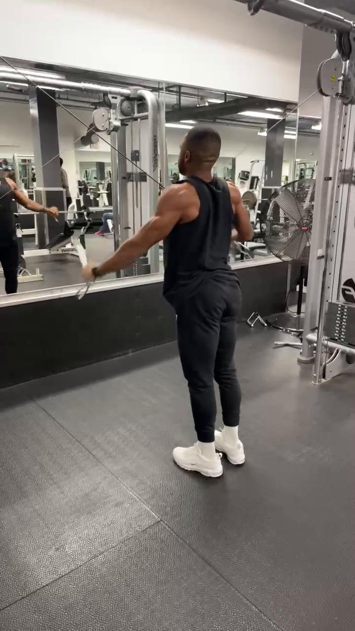 Day 1 // Chest + Shoulders + Triceps