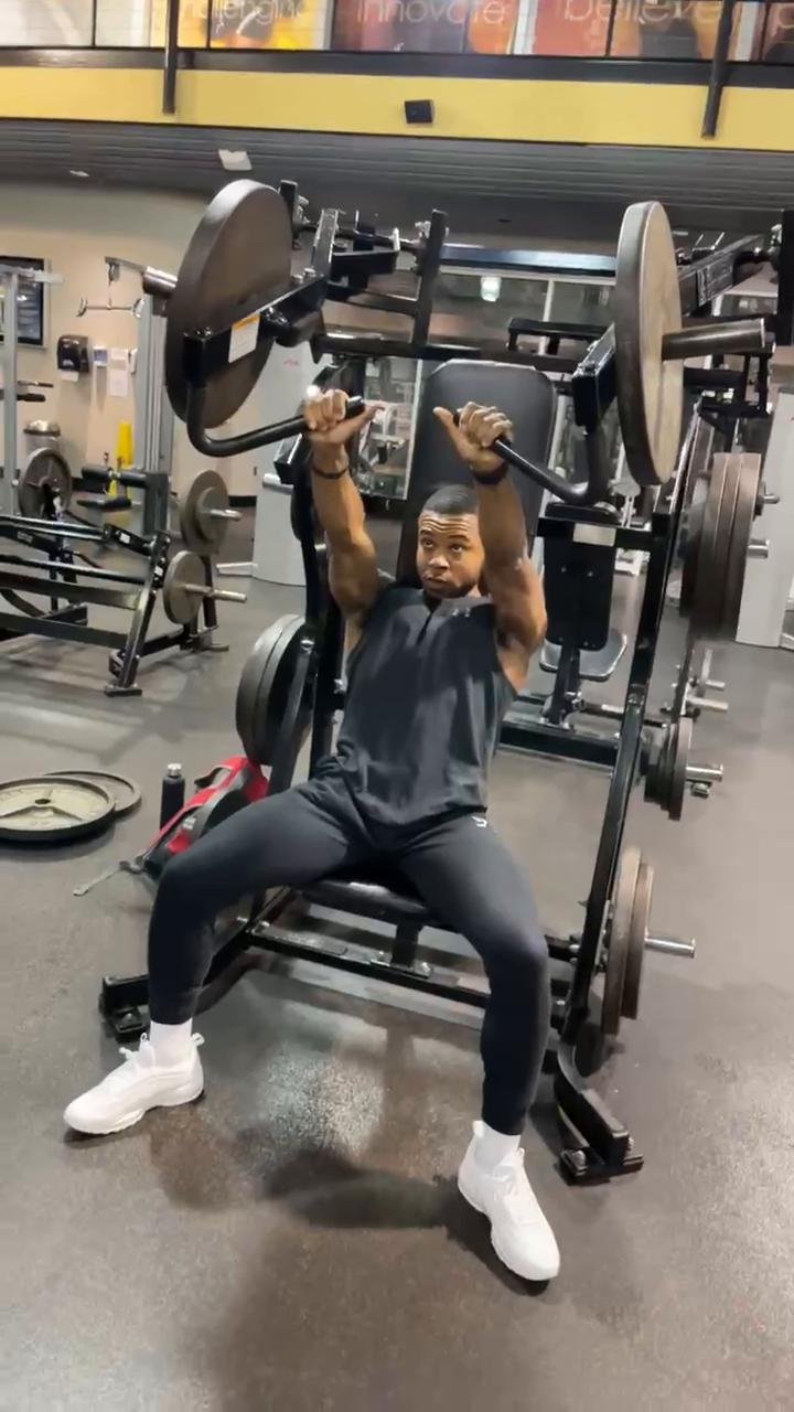Day 1 // Chest + Shoulders + Triceps