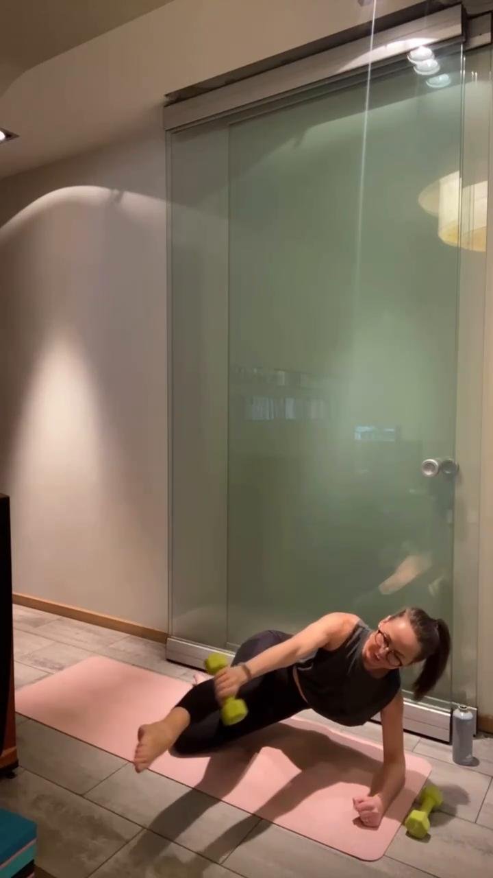 HOME CORE WORKOUT WITH DUMBBELLS