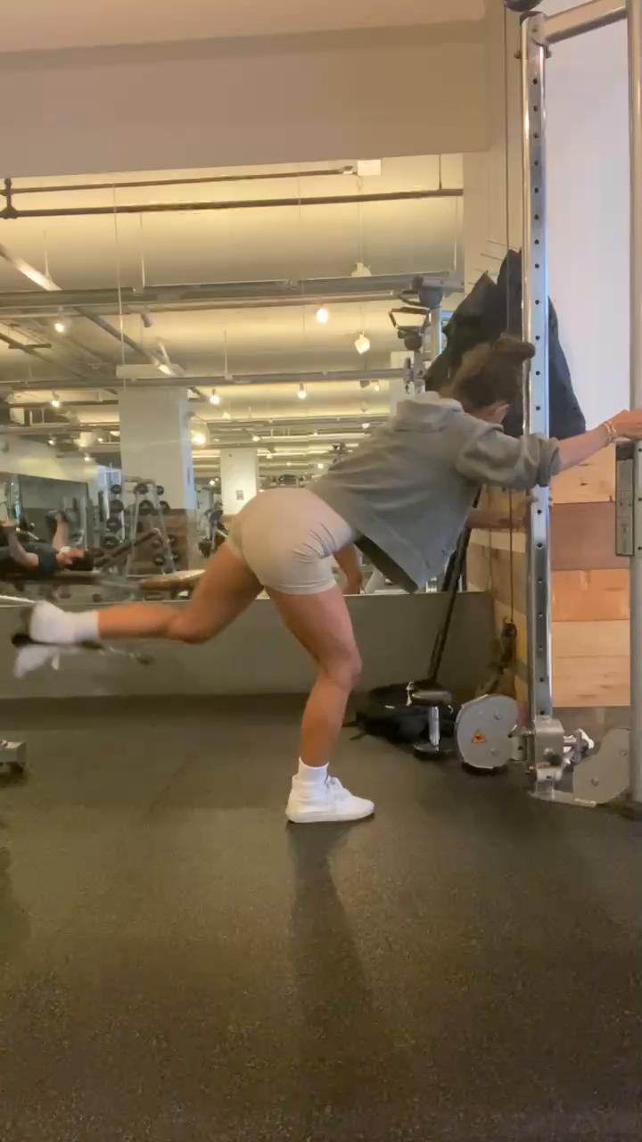 Go to booty workout (in gym)