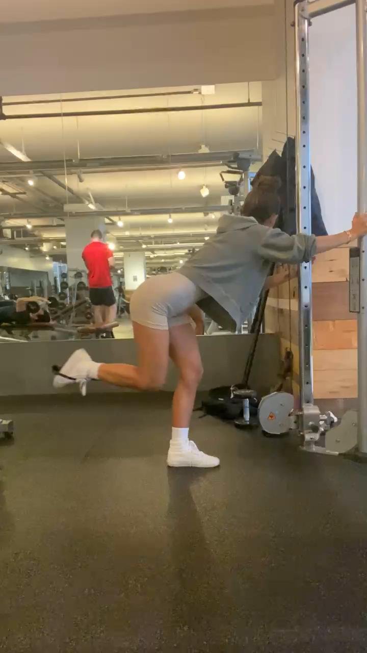 Go to booty workout (in gym)