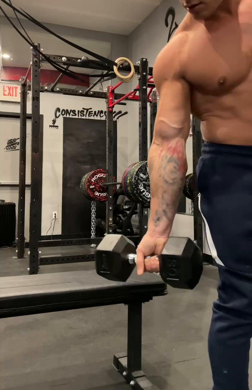 Muscle mass routine for chest, triceps and biceps.
