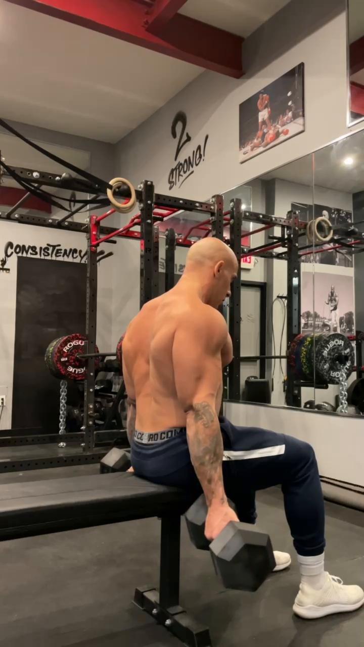 Muscle mass routine for chest, triceps and biceps.