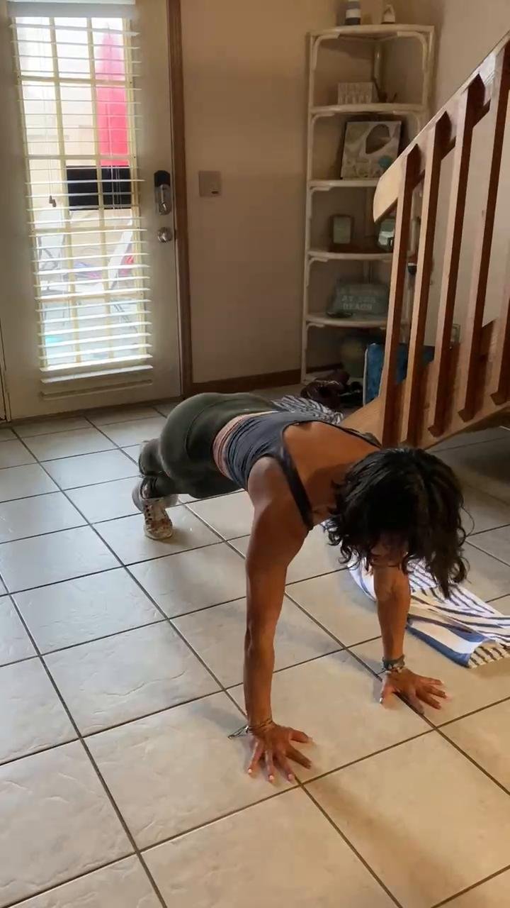 ⚡️Quick Sweat- Legs (bodyweight)