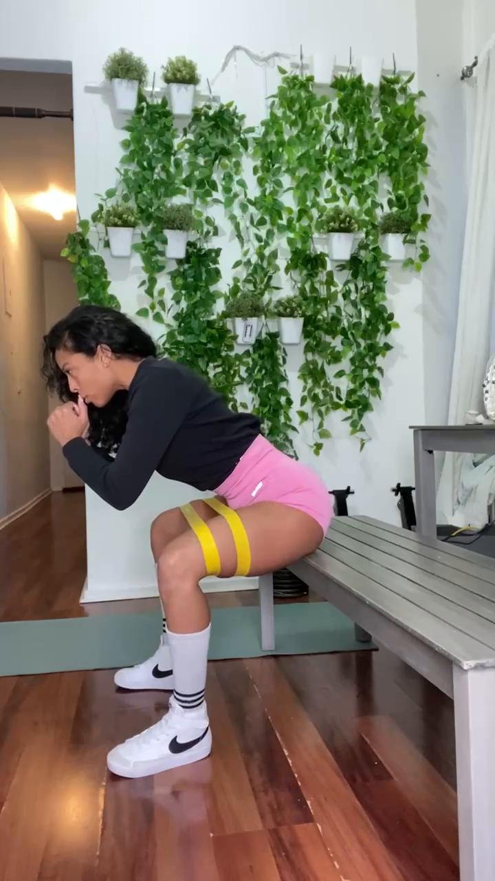 Booty finisher 1 - 3 Level banded hip abduction