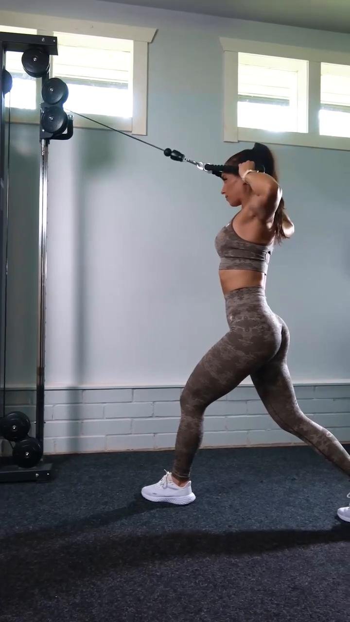 Beautiful round shoulders - Gym workout