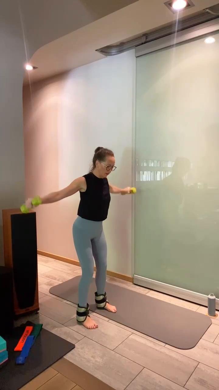 30min UPPER BODY & CORE