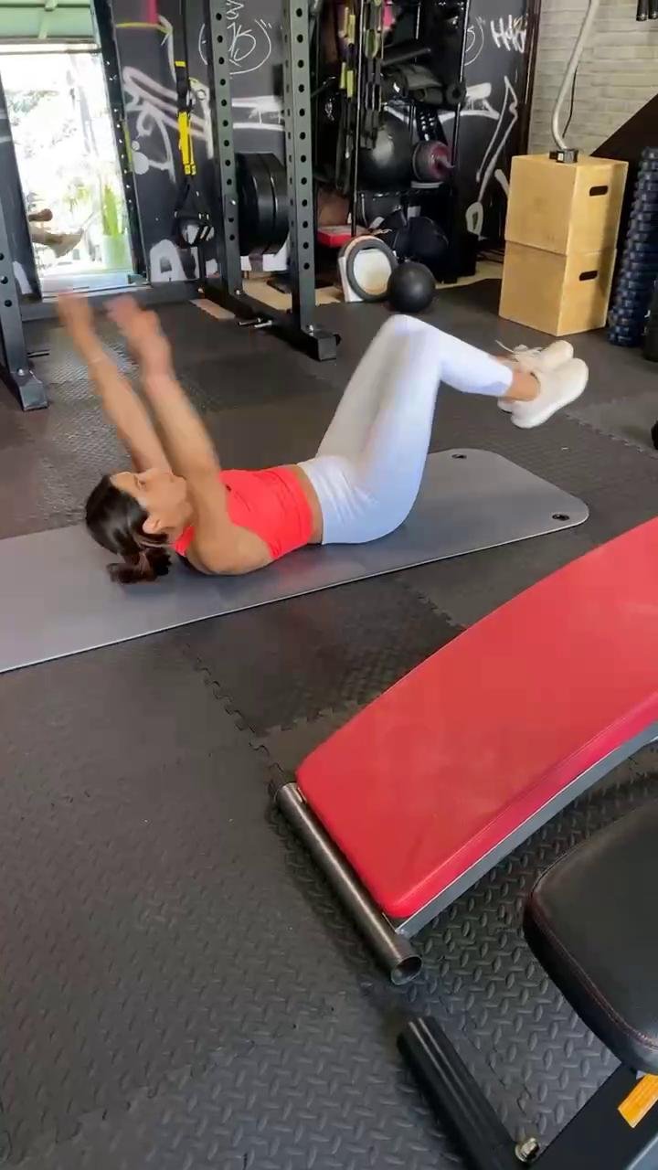 DAY 1: Full Body - Glutes Focus (60 Min)