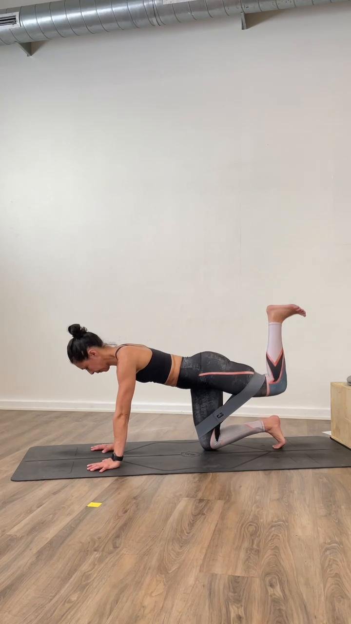 30-Min Glutes (Own Pace)