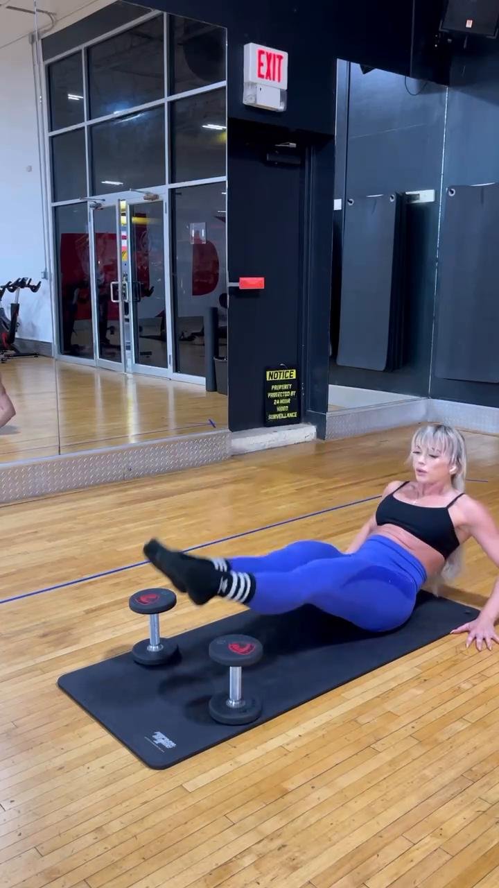 Dumbbell Crunch💪🏼