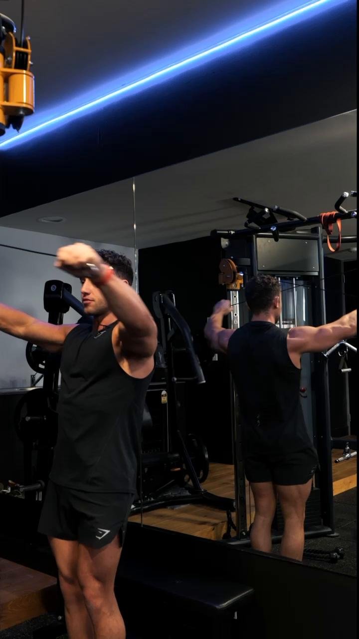 Shoulders (Width Focussed)