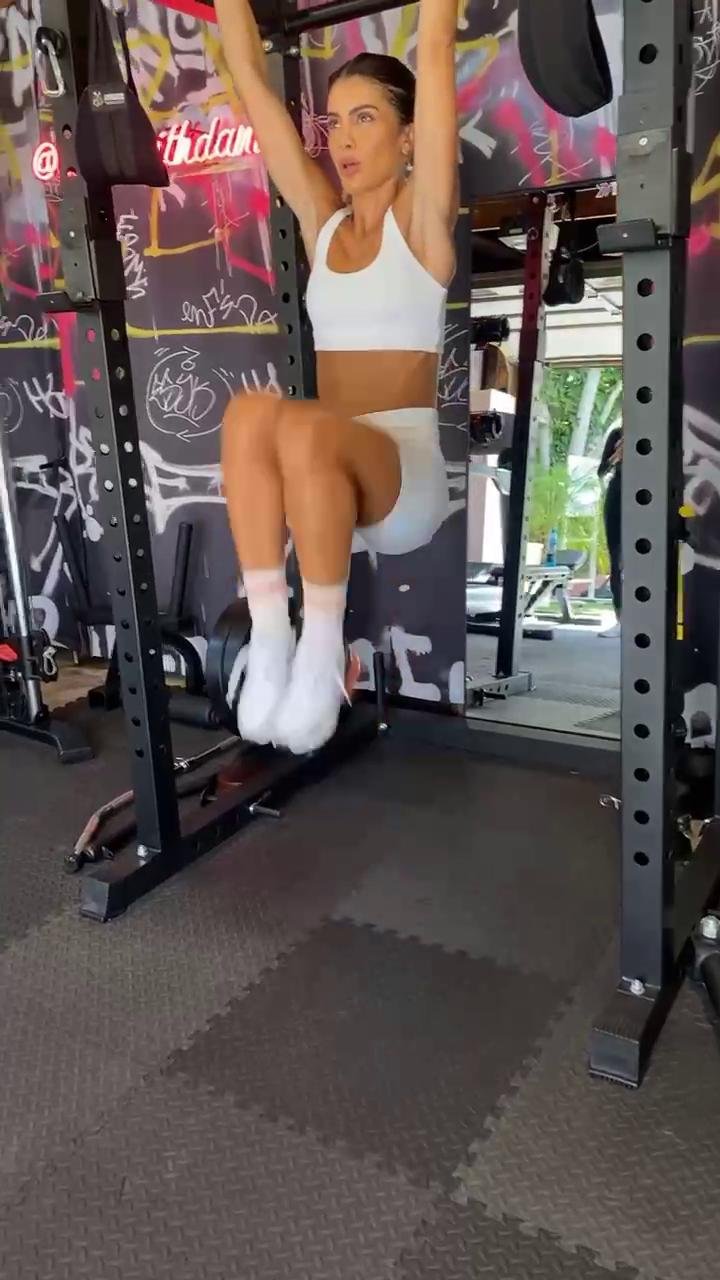 Camila Coelho - Legs and Booty Workout