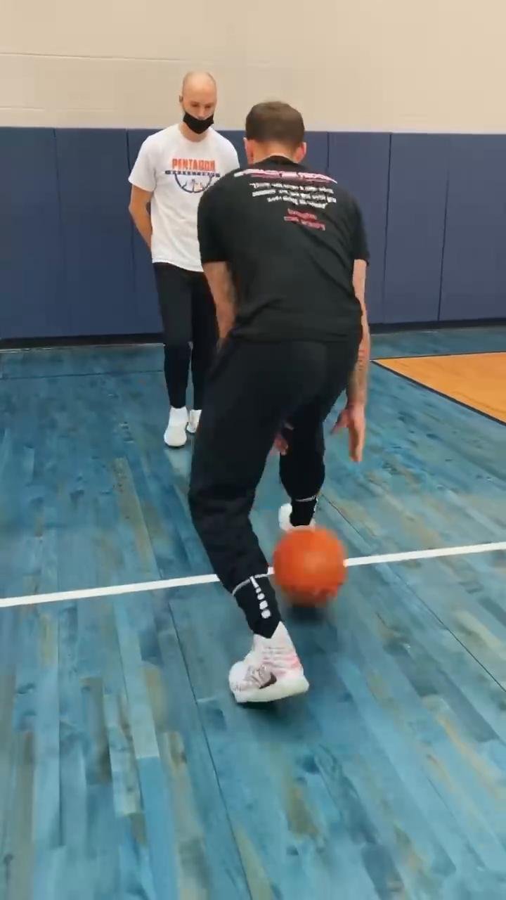Reverse Dribbles - Reaction Training