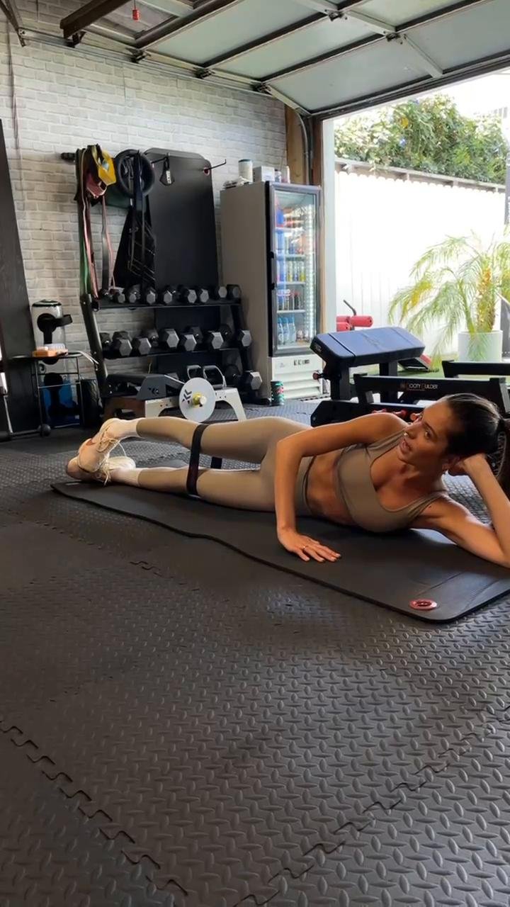 Alyssa Lynch - Back, Booty, & Cardio Workout