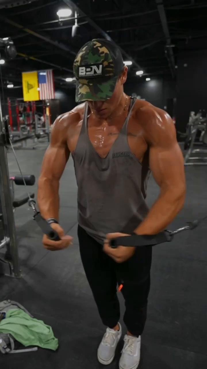 PUSH CHEST - SHOULDERS