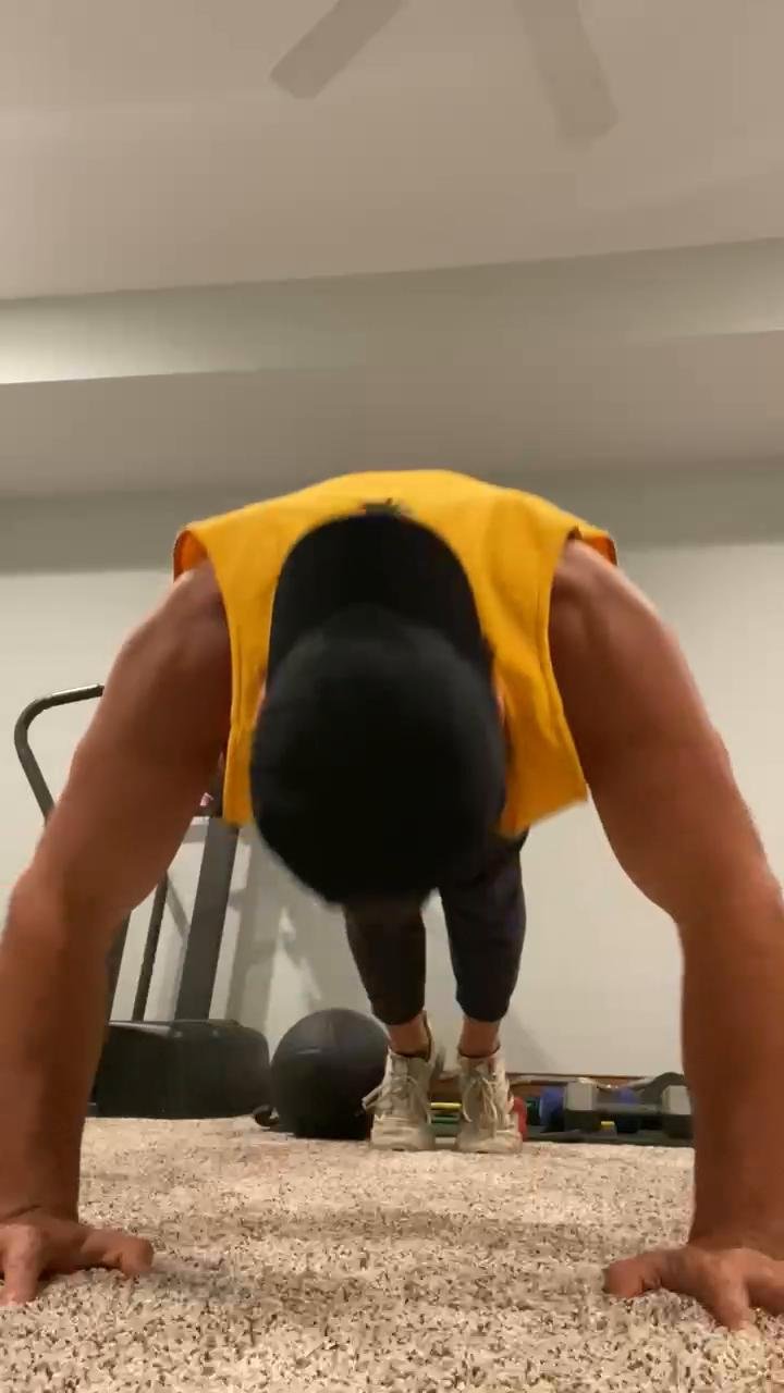Juicy Juicy Chest Push-up Workout