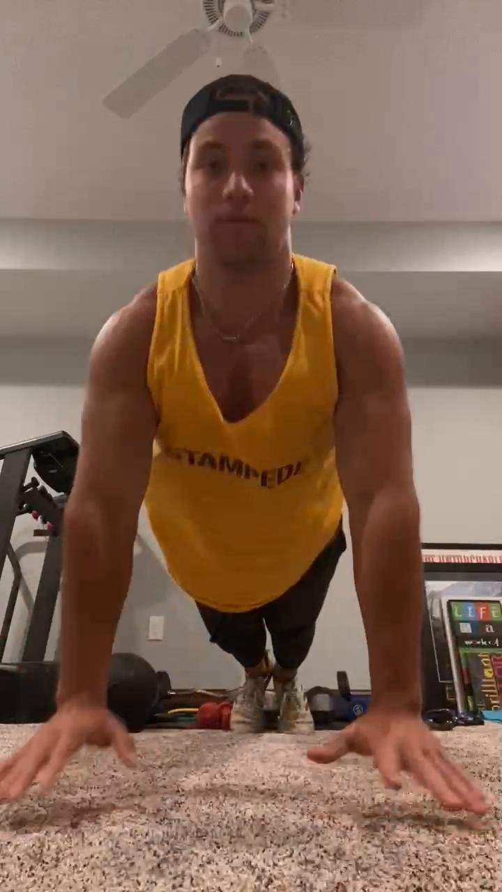 Juicy Juicy Chest Push-up Workout