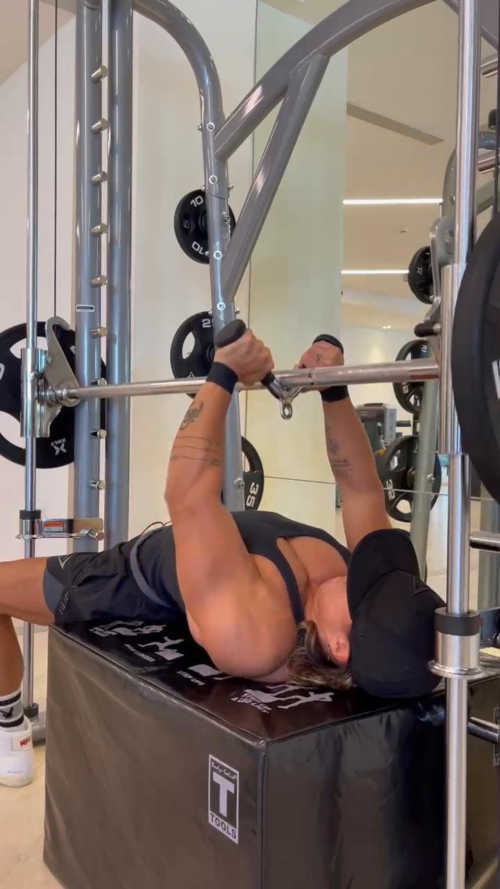 Friday: CHEST / TRICEPS / ABS