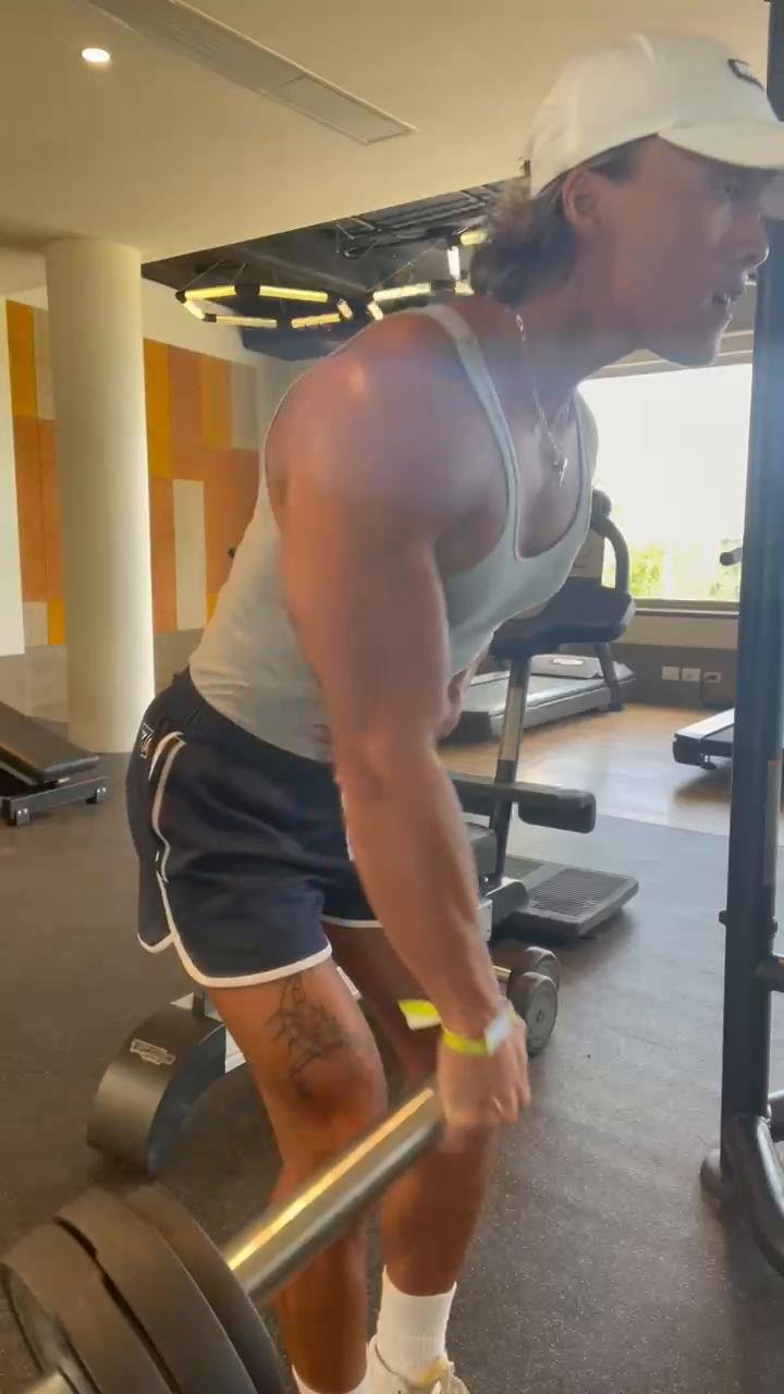 TUESDAY: LEGS & SHOULDERS