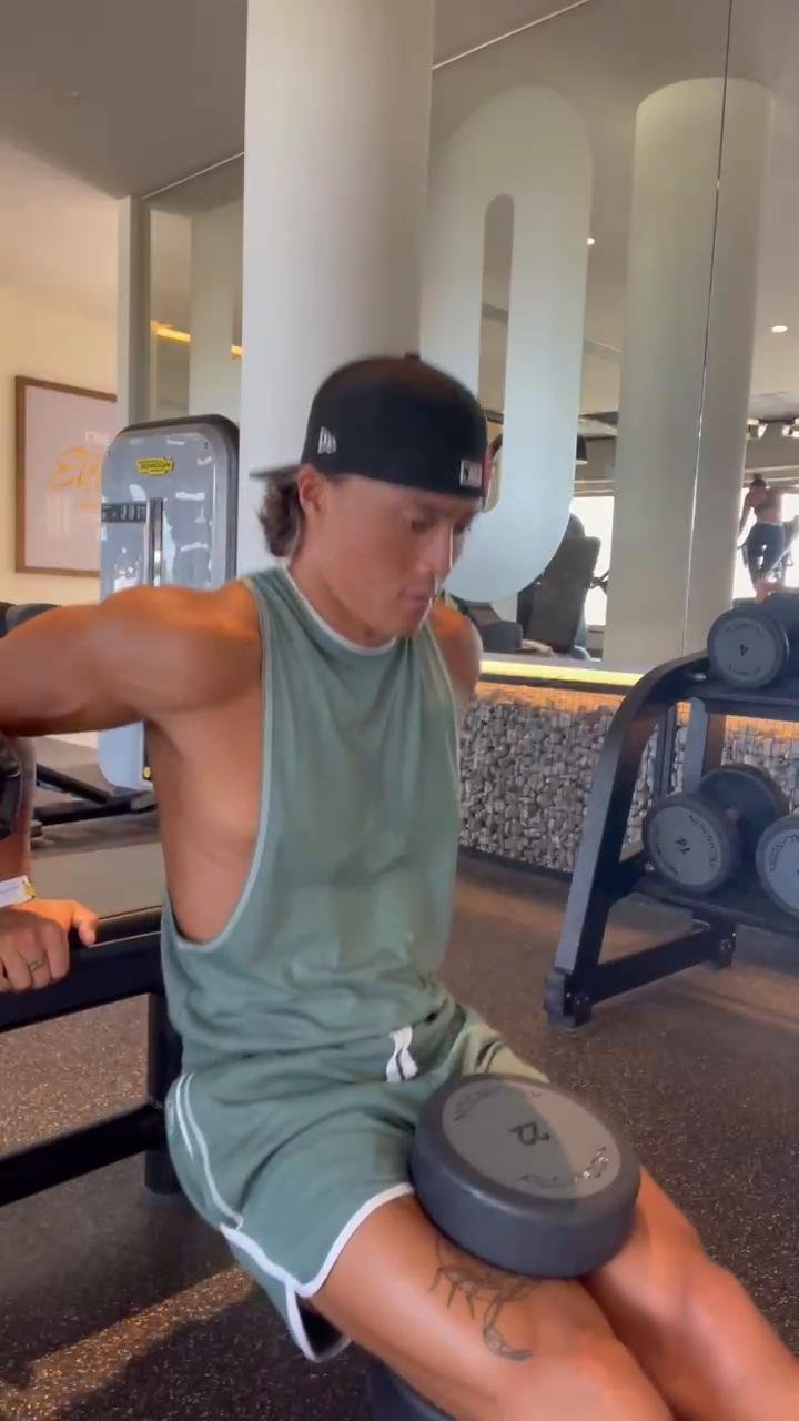 WEDNESDAY: FULL ARMS