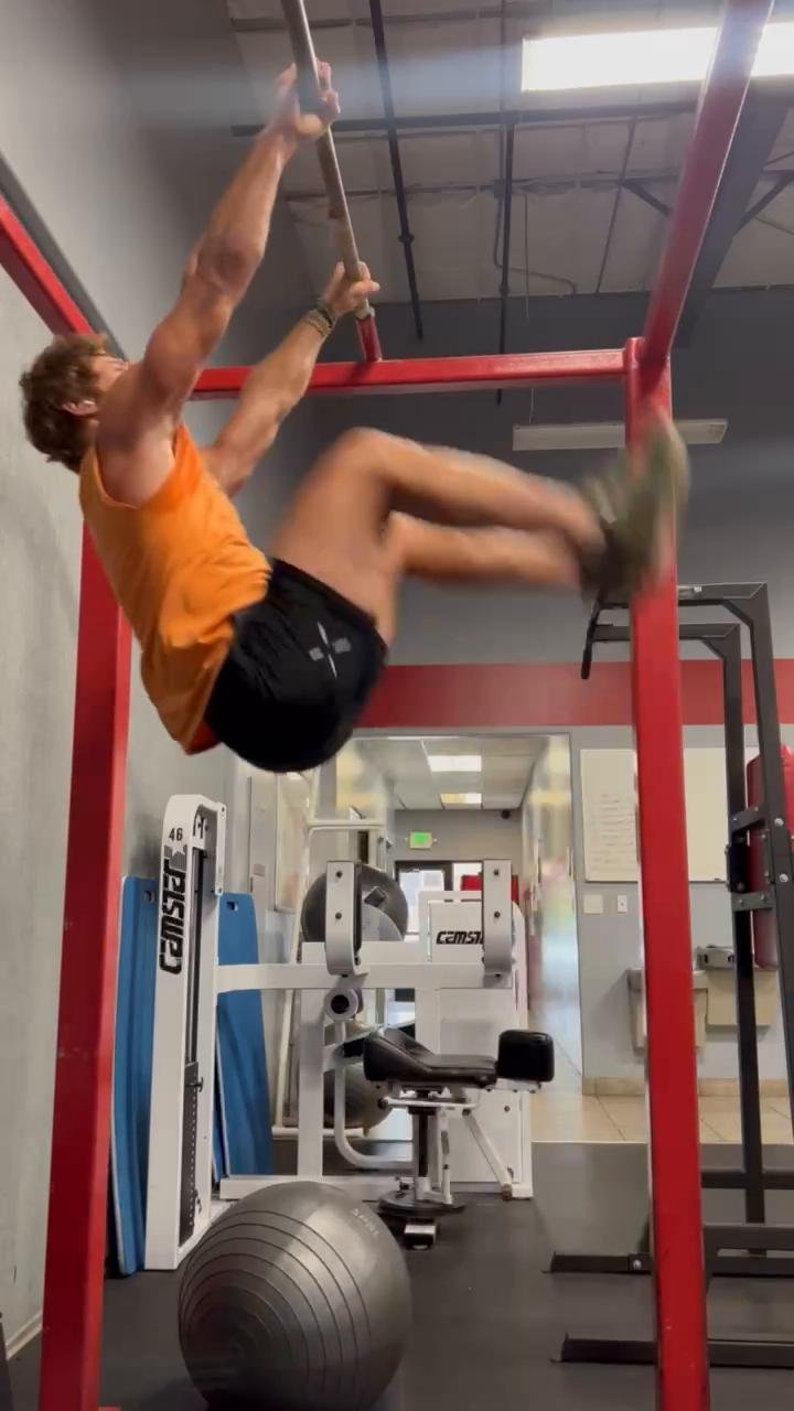 28 Min EMOM: Bike, Toes2Bar, Wallballs, V ups