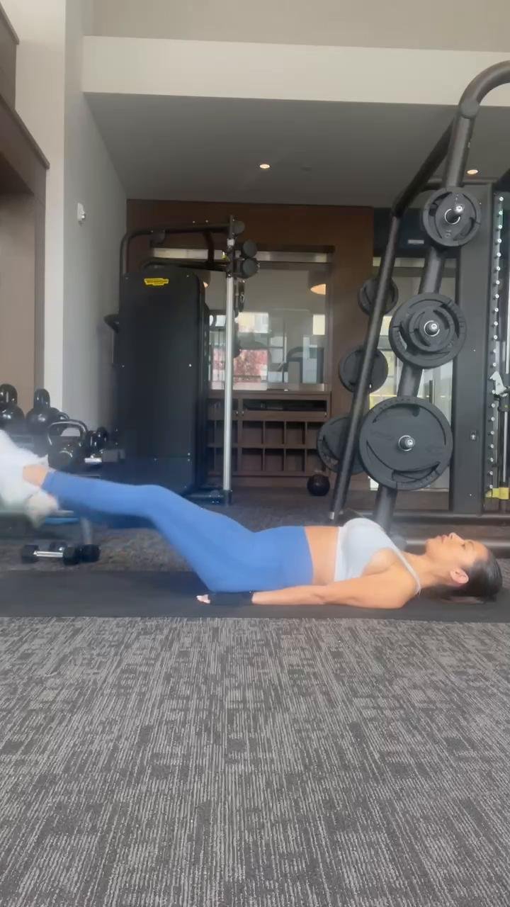 W1 D1: Booty, Legs, Lower Abs