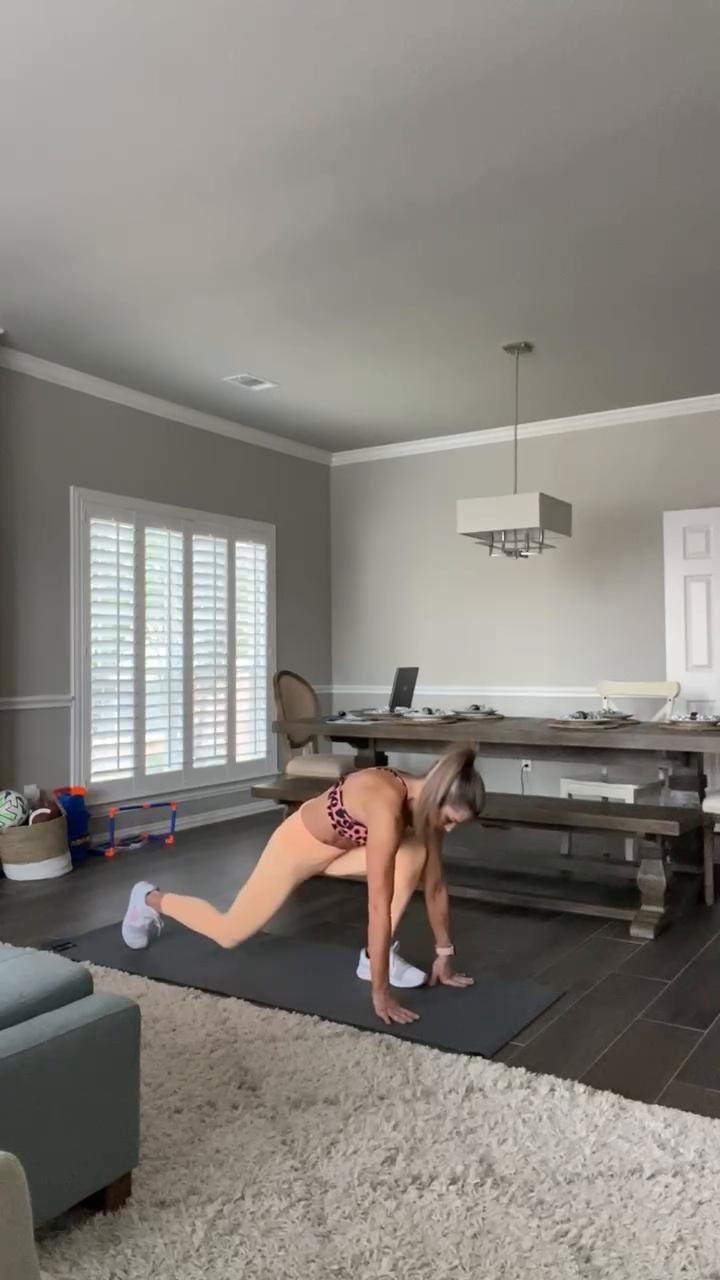 Runners lunge knee drop