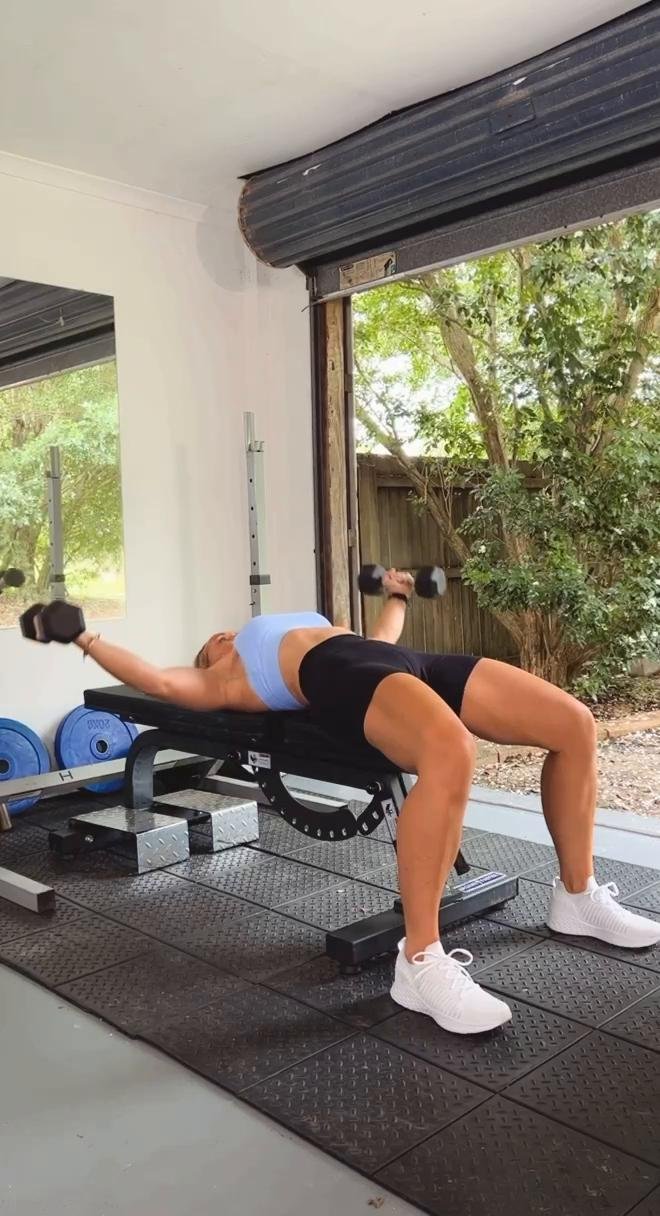 WK1/D4 15/9 -Upper Body