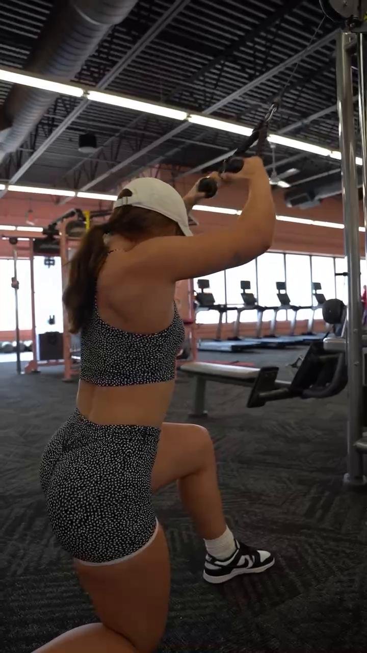 BACK & BI (at gym)