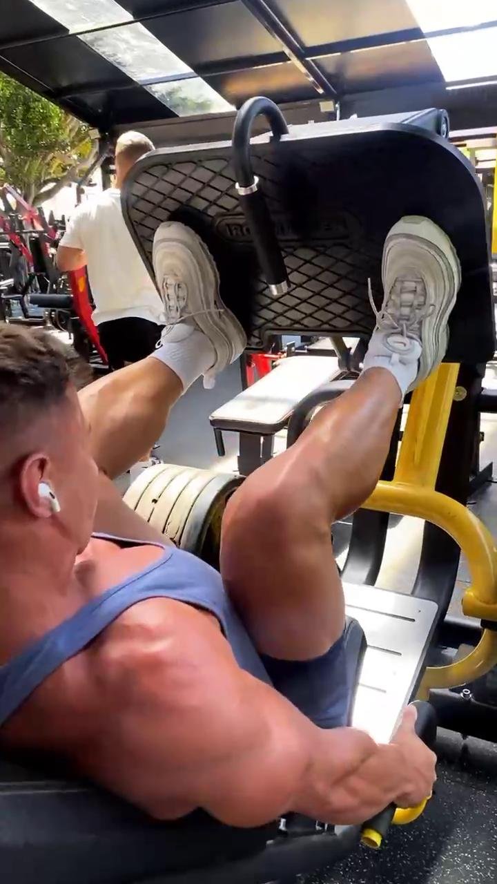 Leg day (quads, Hams. Calves, & Core)