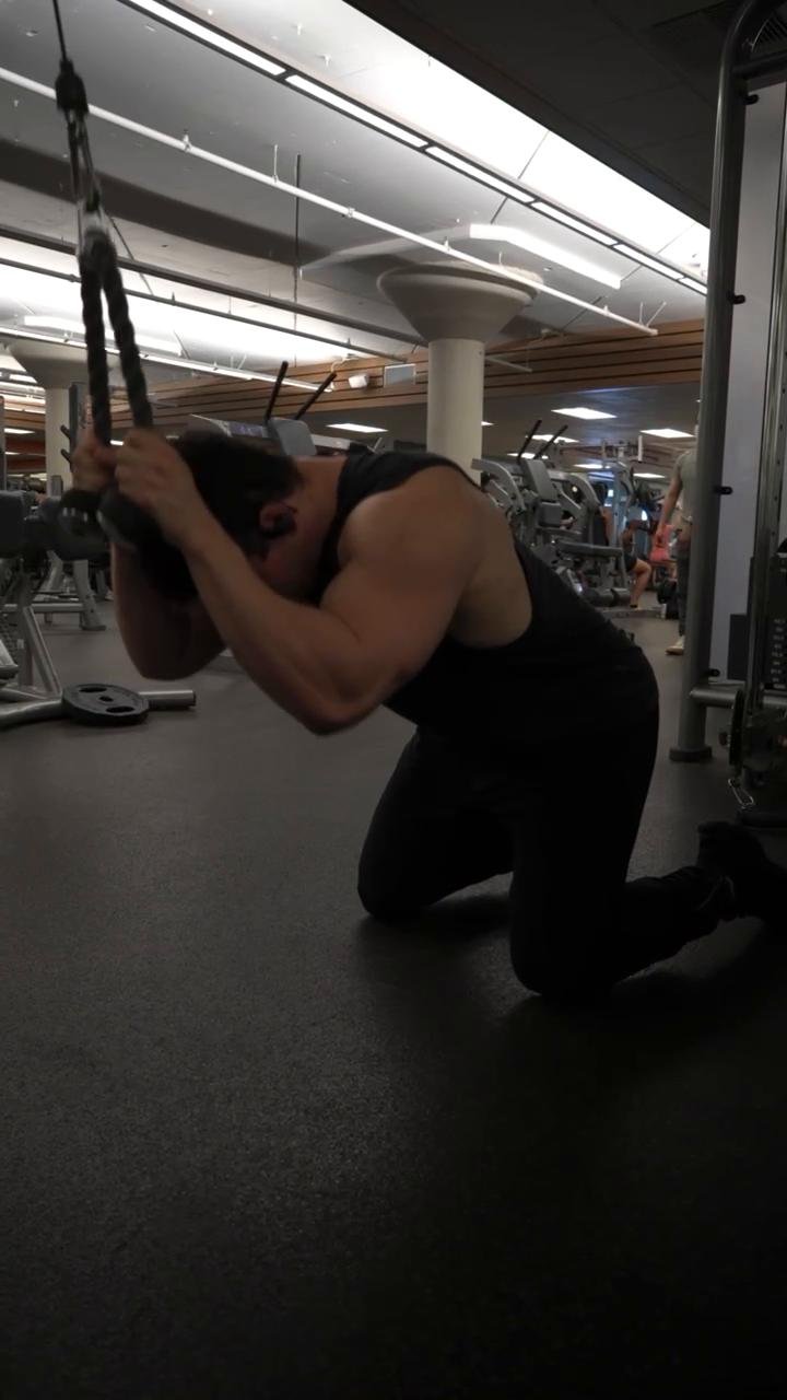 Cable Rope Crunch