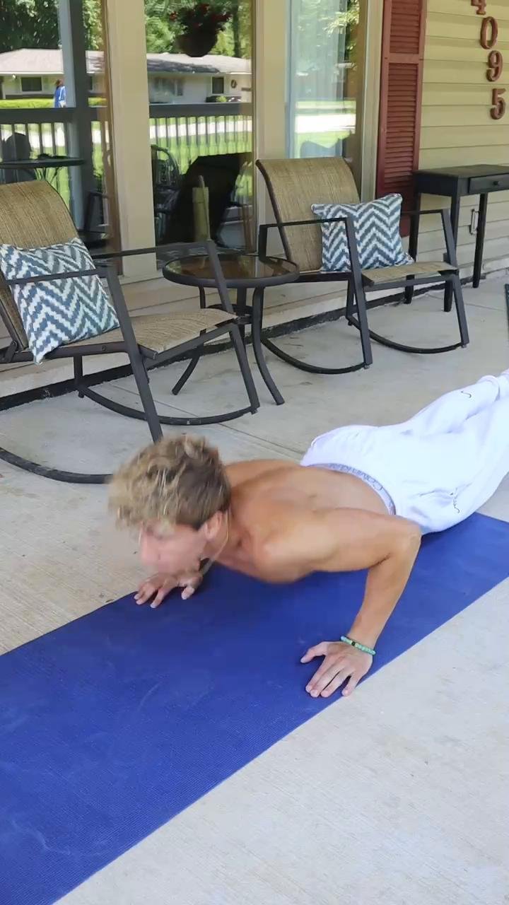 Mini Upper Body Workout 💪🏼😎 
No Equipment