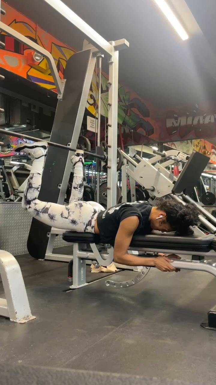 W1/D3: Leg day 2 - Glutes & hamstrings