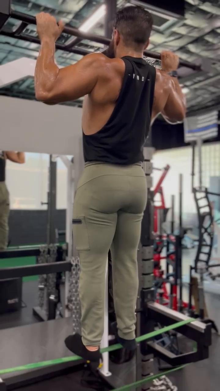 BABY GOT BACK
Lat’s Dead’s & Curls