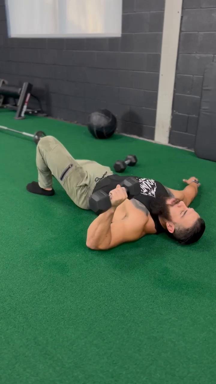 GRAB YOUR ANKLES
Quads and Core