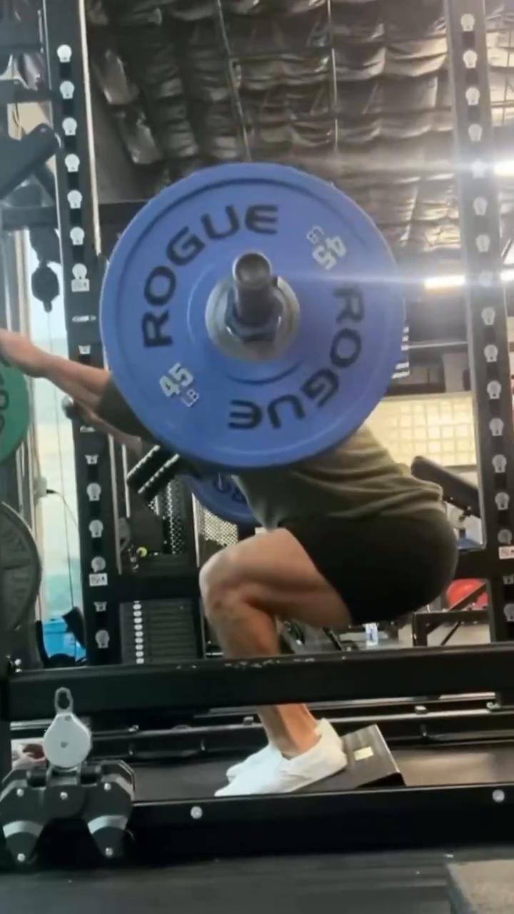 YOU VS YOU
Quad heavy Glutes w/ Core