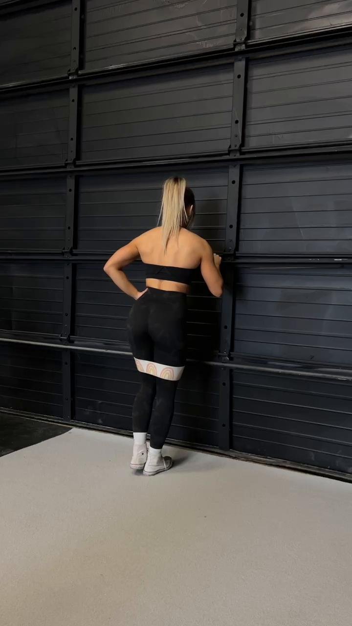 W1D4: FULL LOWER + GLUTES BURNOUT