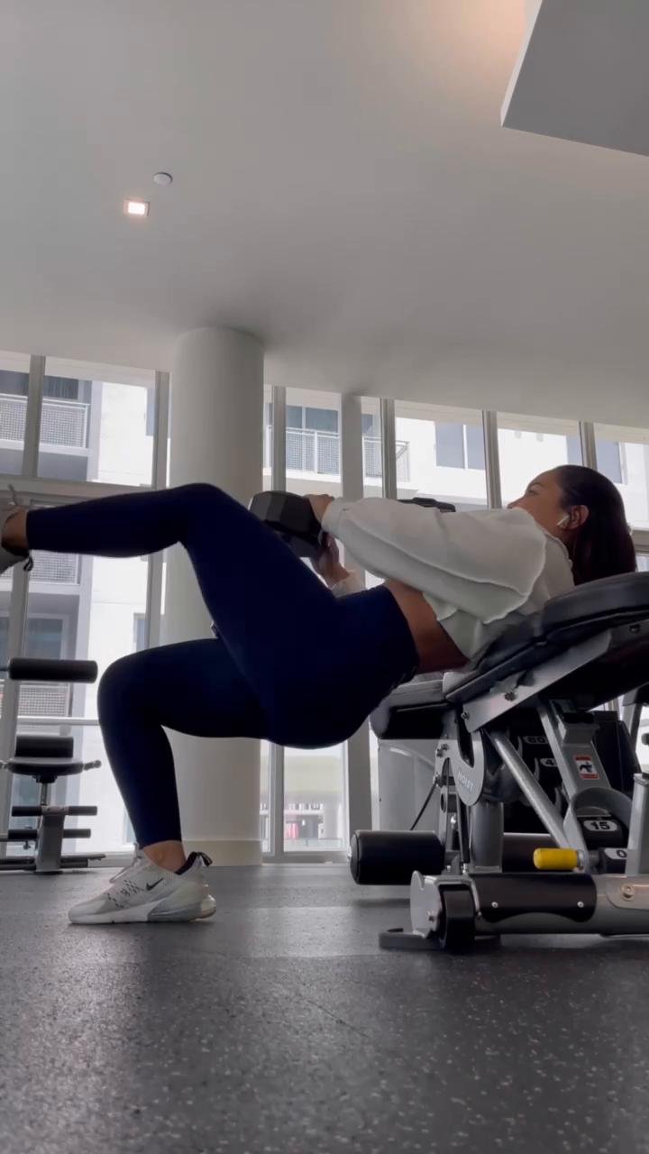 W2/D1-Legs & Glutes