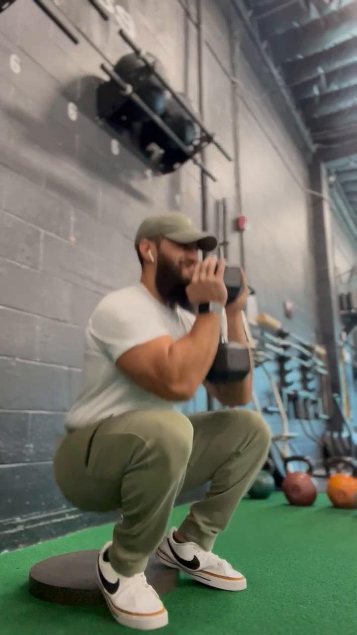 YOU VS YOU
Quad heavy Glutes w/ Core
