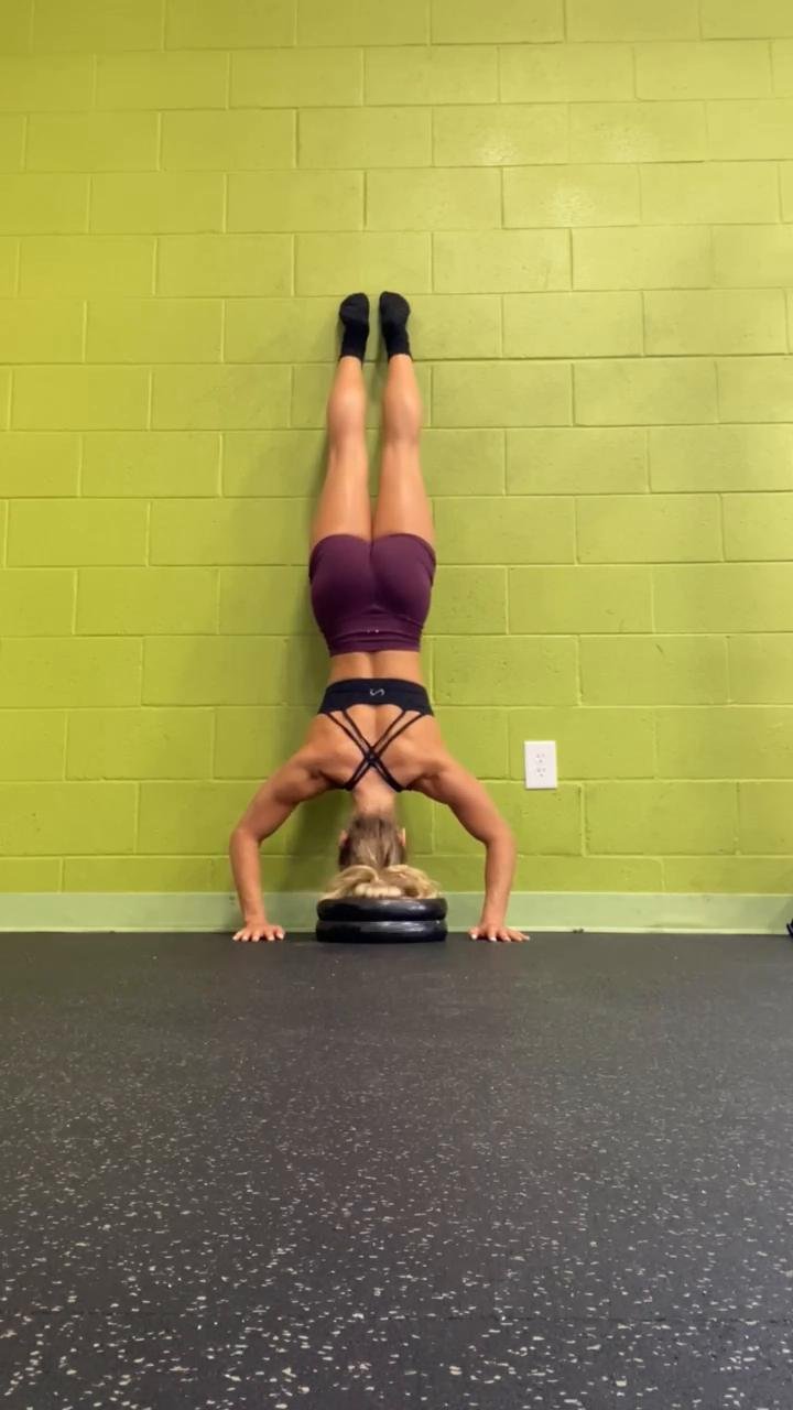 Handstand push-up (beginner level)