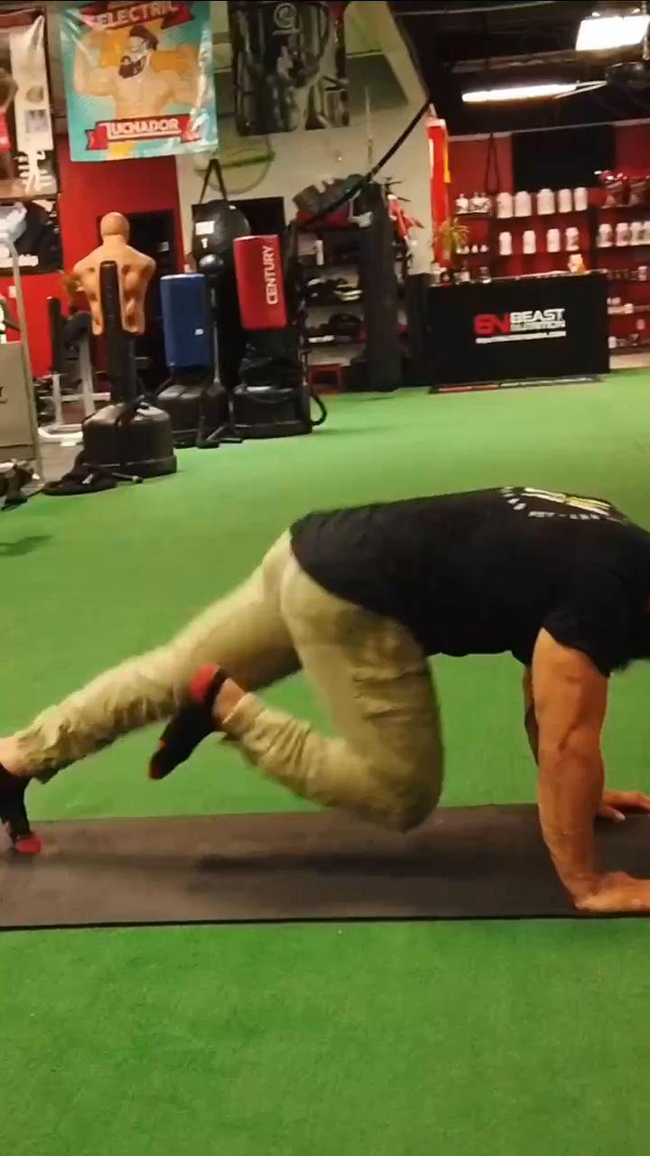 STRONG & POWERFUL
Quads Glutes Hamstrings & core