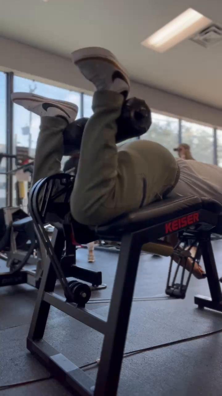 STRONG & POWERFUL
Quads Glutes Hamstrings & core